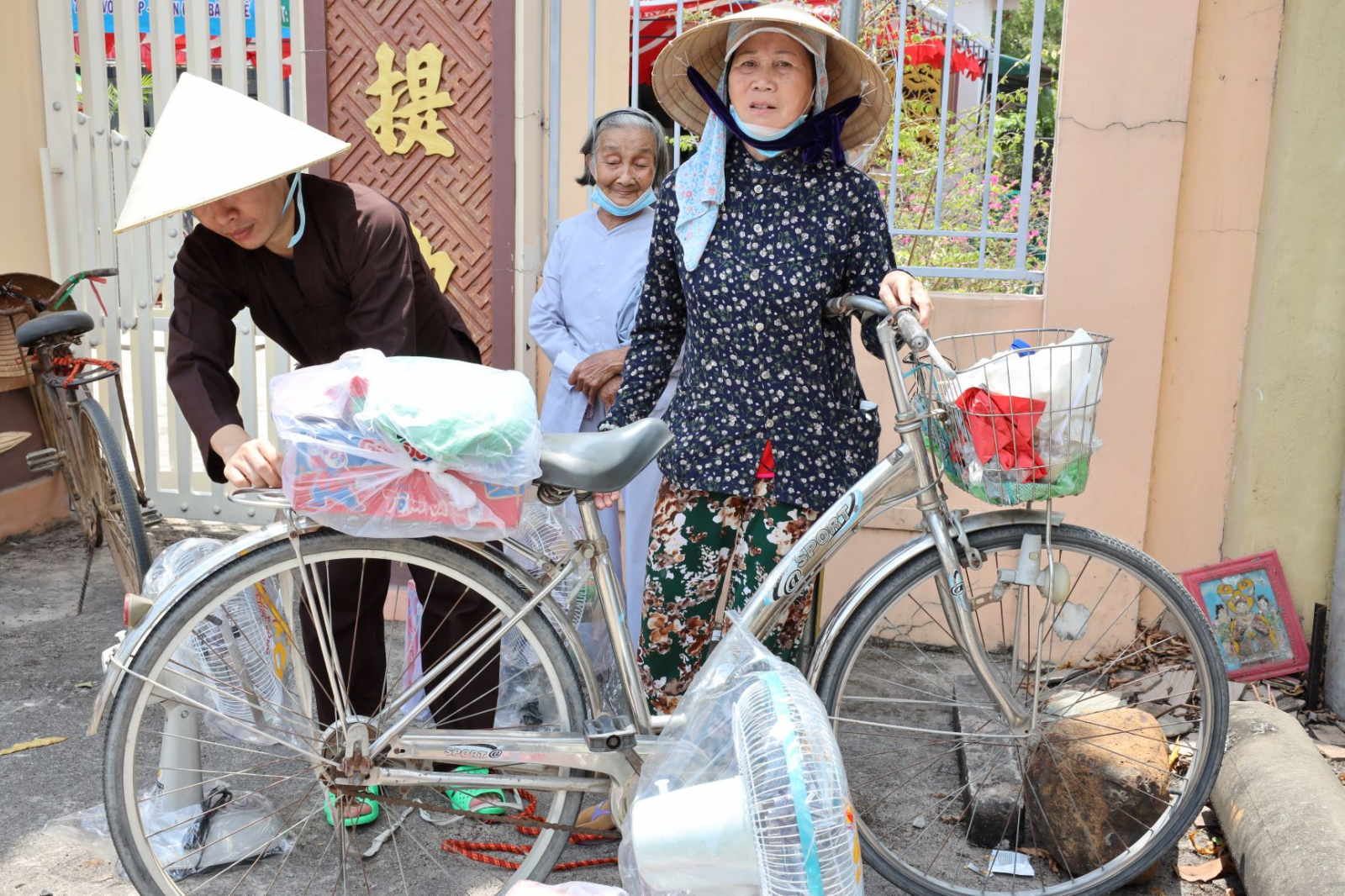 chua thien quang hoang phap ket hop tu thien tai binh thuan