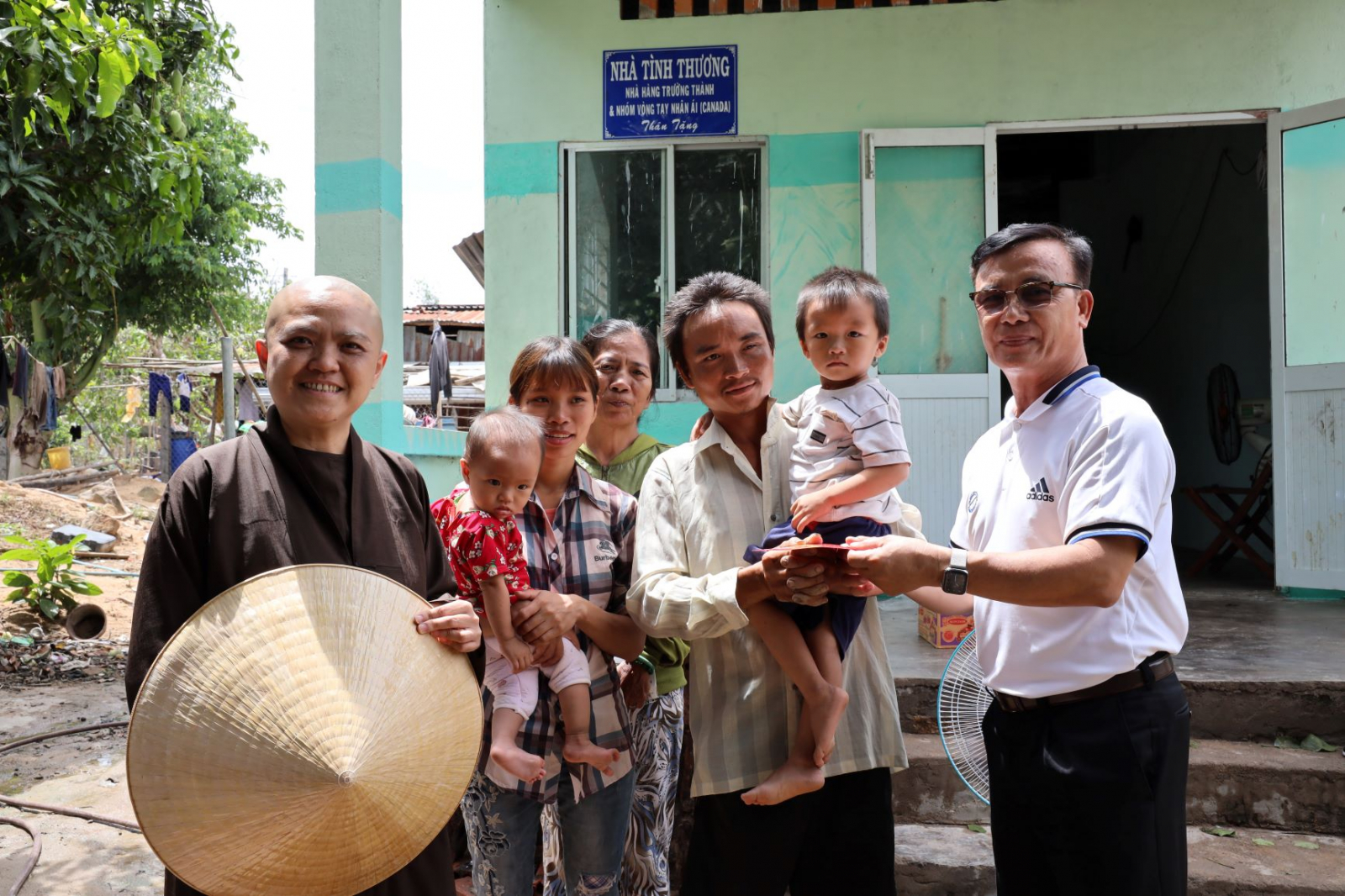 chua thien quang hoang phap ket hop tu thien tai binh thuan