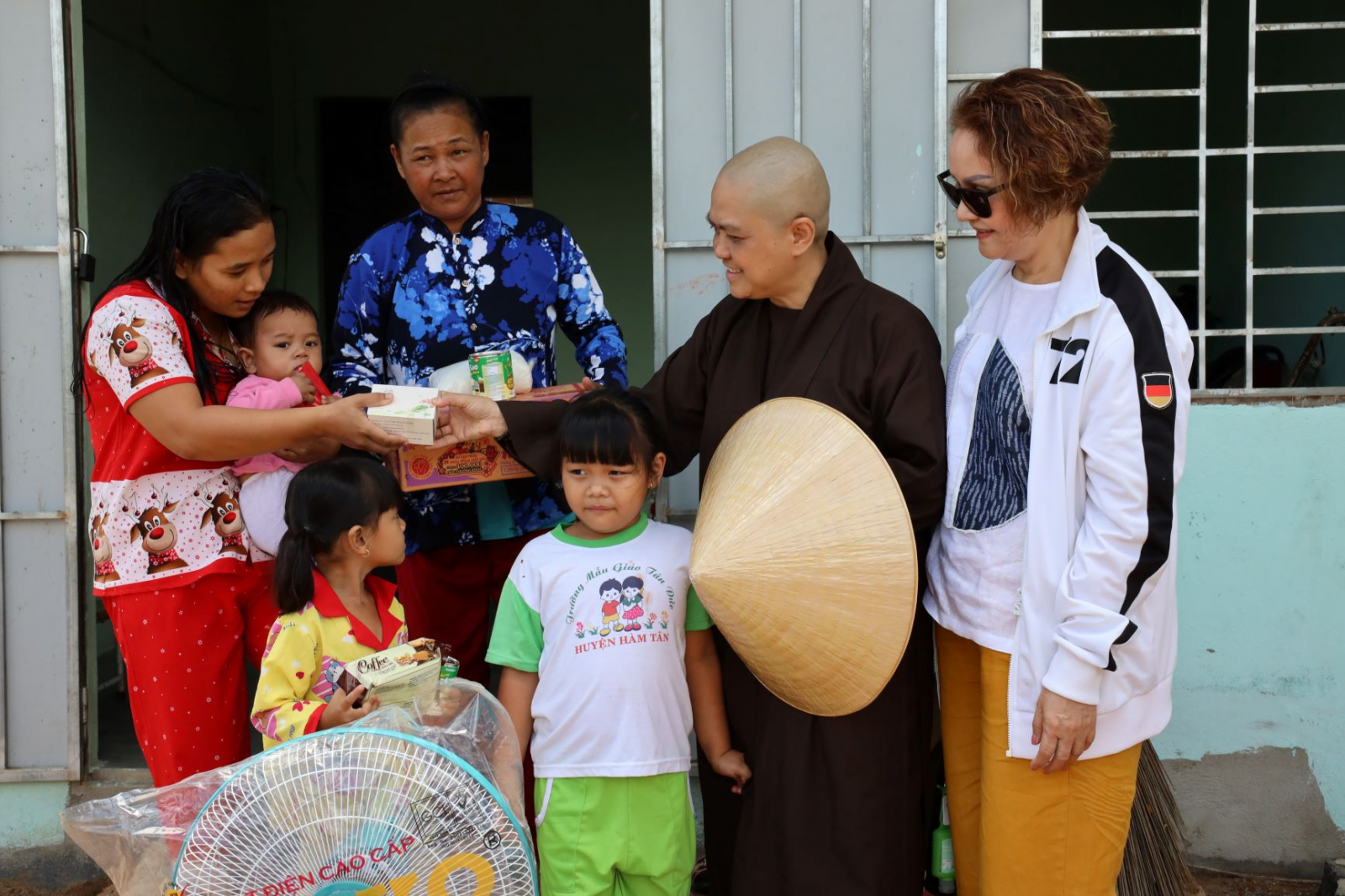 chua thien quang hoang phap ket hop tu thien tai binh thuan