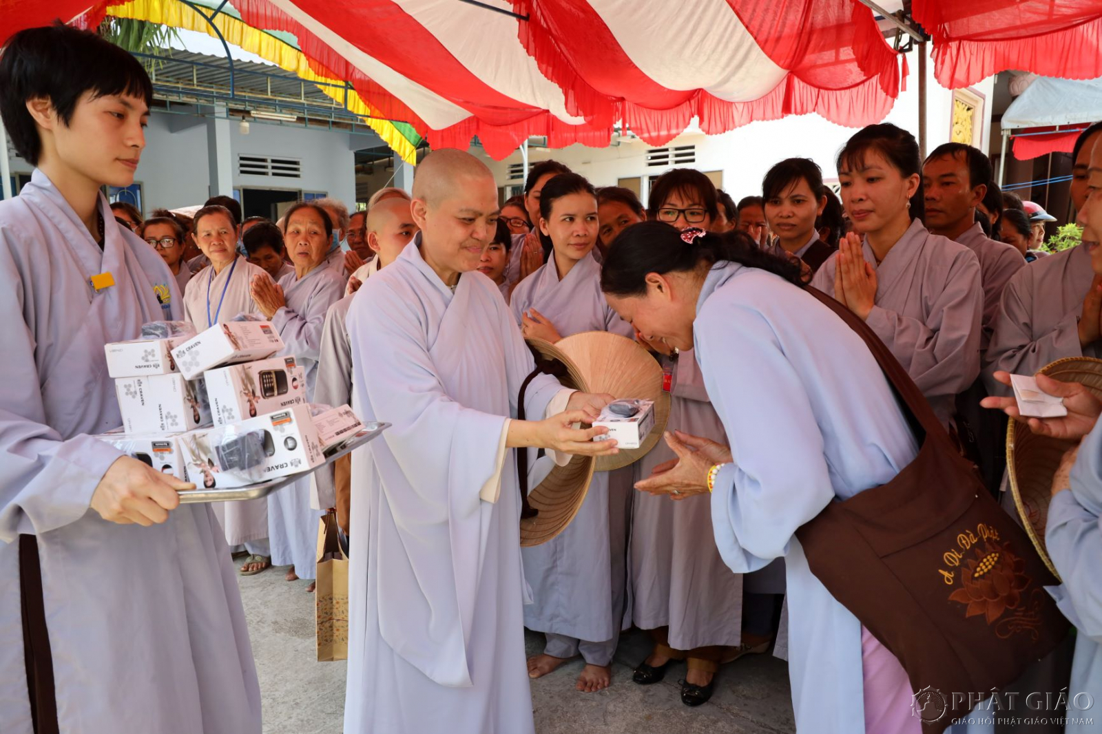 chua thien quang hoang phap ket hop tu thien tai binh thuan