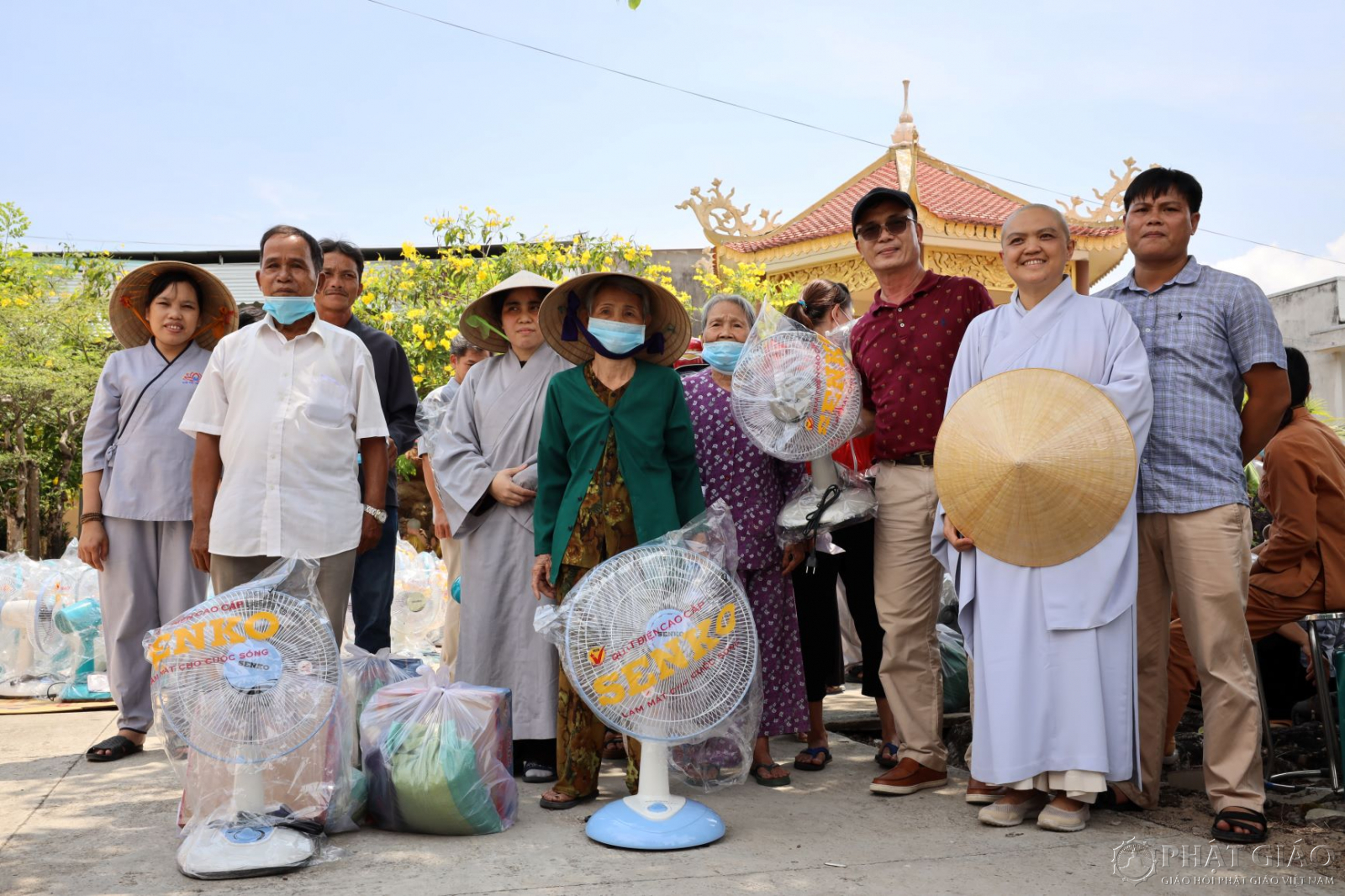 chua thien quang hoang phap ket hop tu thien tai binh thuan