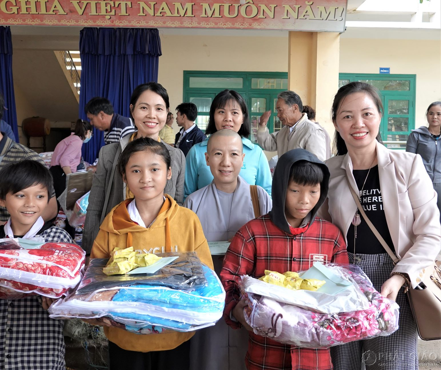 chua thien quang hoang phap va tu thien tai hai tinh mien trung