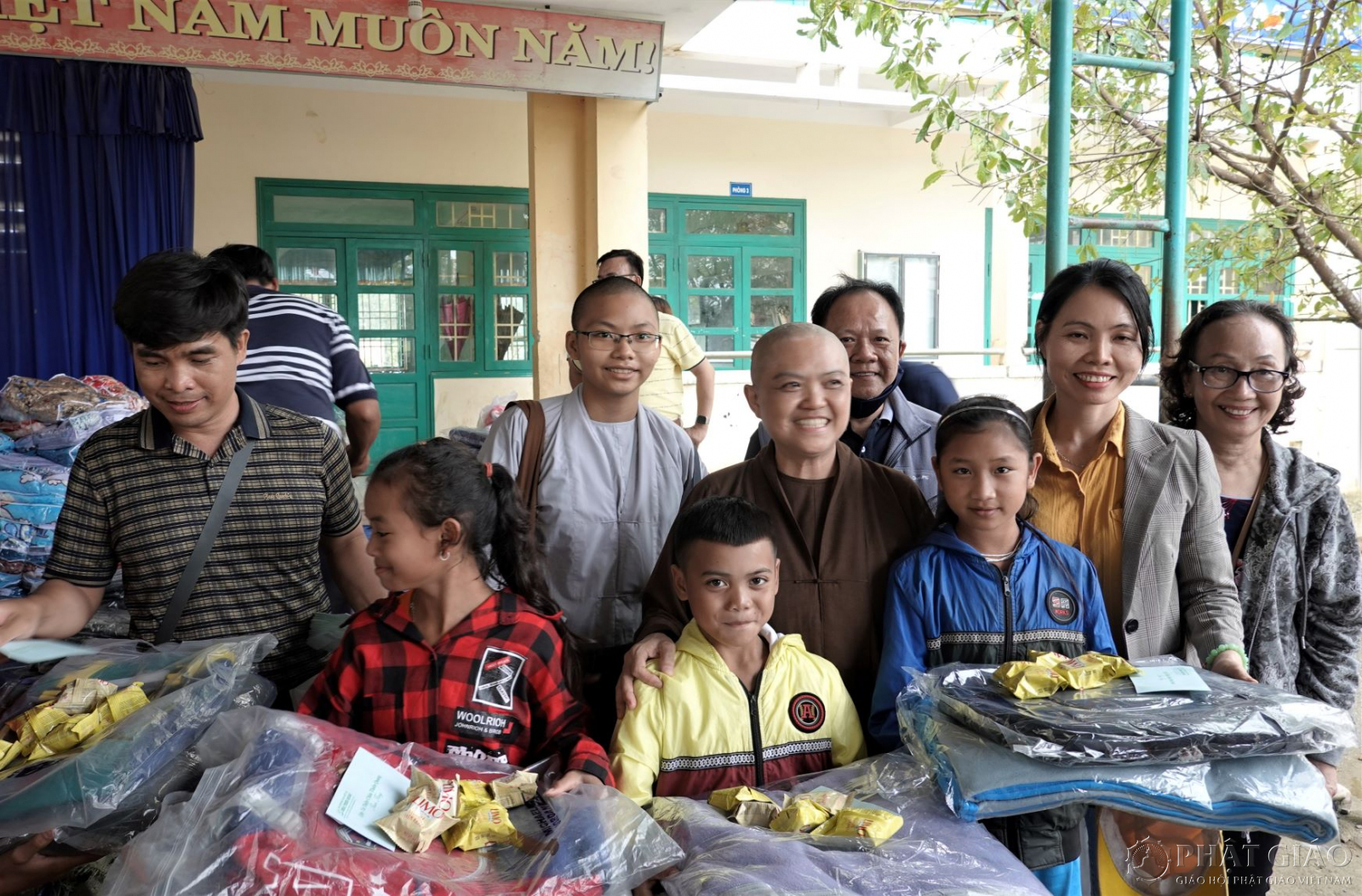 chua thien quang hoang phap va tu thien tai hai tinh mien trung