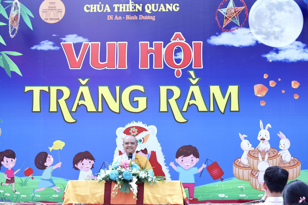 chua thien quang to chuc  ??vui hoi trang ram ?? cho thieu nhi