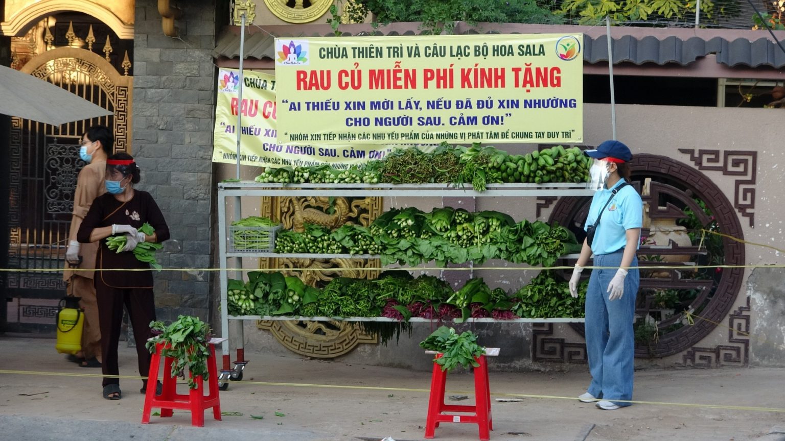 chua thien tri duy tri ho tro hon 600 suat com tu thien va 150 kg rau xanh tai huyen binh chanh