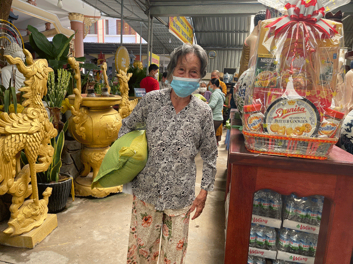 chua truong sanh lap thanh tich chao mung dai le phat dan pl 2566 va ky niem ngay mien nam hoan toan giai phong