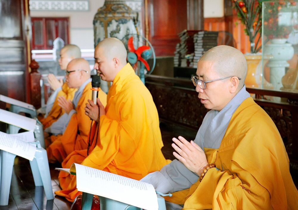 chua tu hue to chuc khoa tu  ??gieo hat hanh phuc ?? lan thu 7 va tang qua tet cho ba con khiem thi