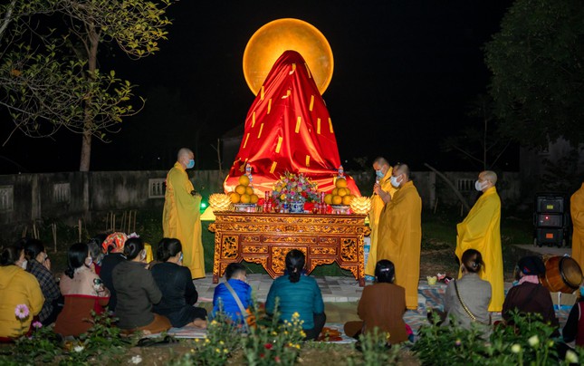chua vinh phuc an vi ton tuong duc bon su thich ca mau ni