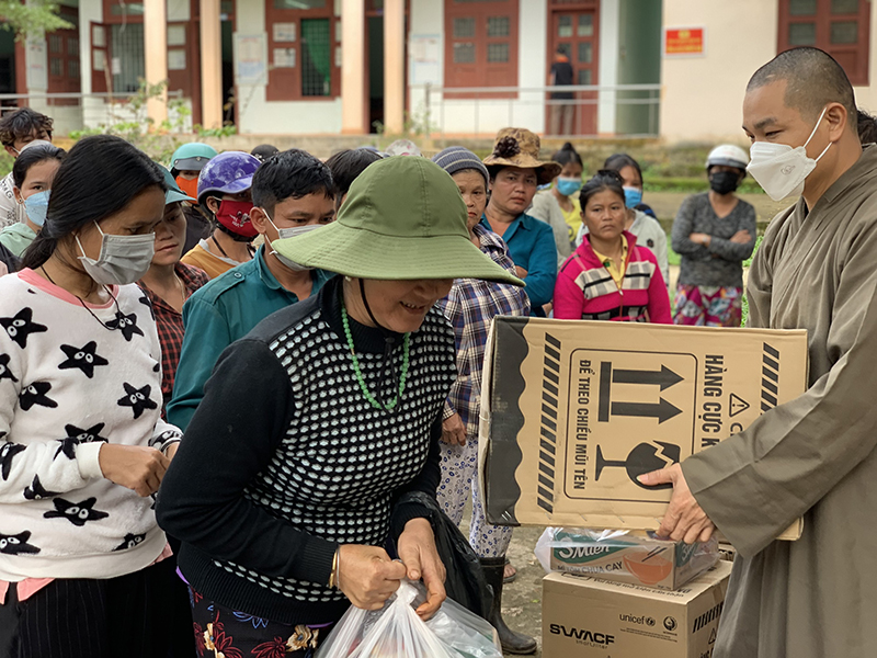 chuong trinh xuan yeu thuong  ?? trao qua tet nham dan tai huyen phuoc son