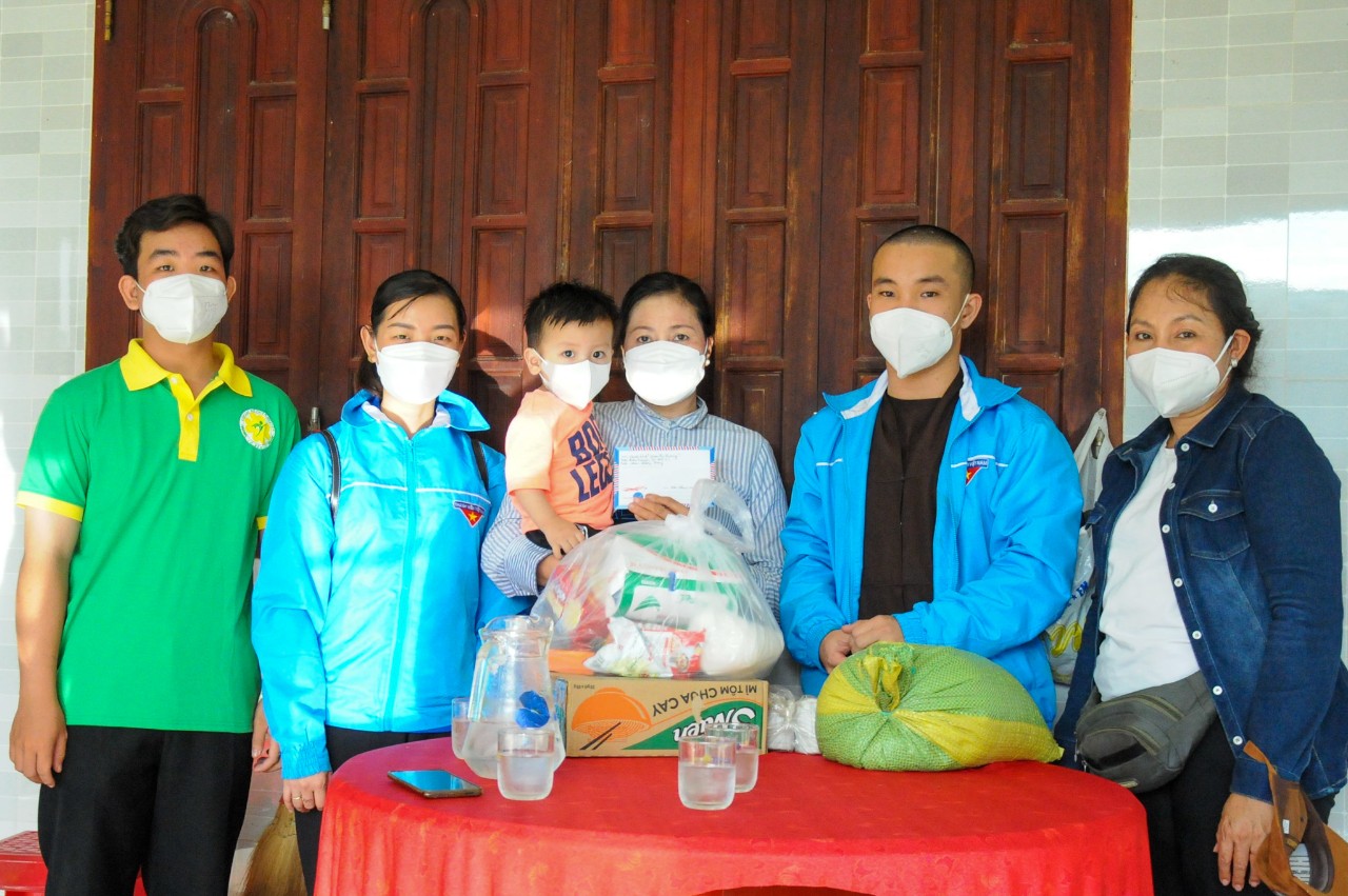 clb thien nguyen co bon la tiep noi chuoi chuong trinh ??xuan yeu thuong ??