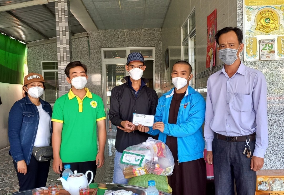 clb thien nguyen co bon la tiep noi chuoi chuong trinh ??xuan yeu thuong ??