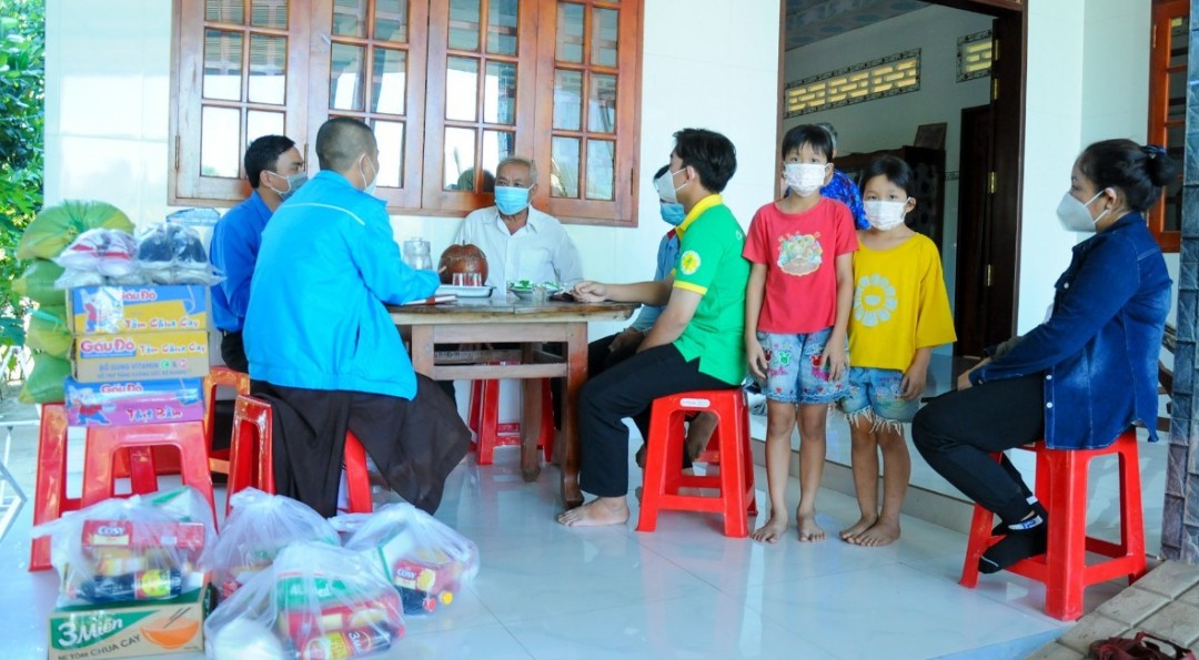 clb thien nguyen co bon la tiep noi chuoi chuong trinh ??xuan yeu thuong ??