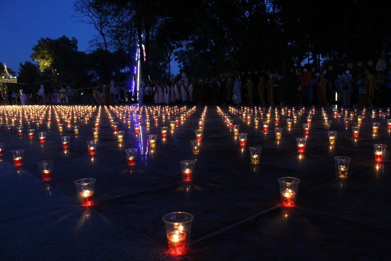 cung den ram thang gieng nham dan tai thien vien phuoc son