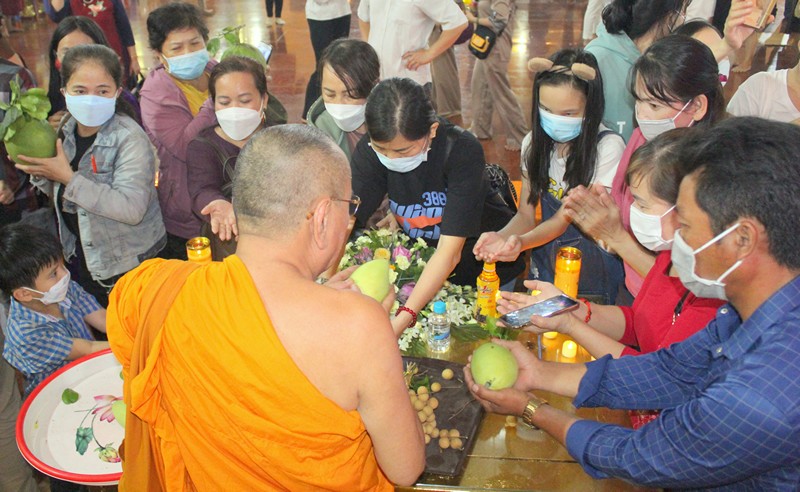 cung den ram thang gieng nham dan tai thien vien phuoc son