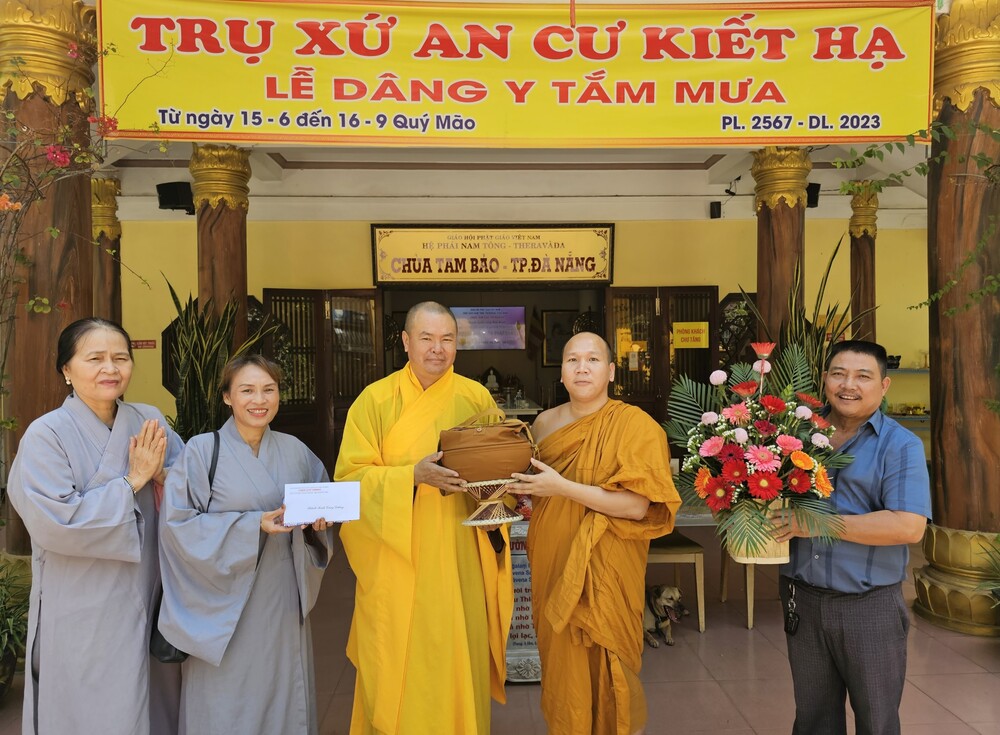 da nang  ban huong dan phat tu tham chu tang nam tong nhan mua an cu tai chua tam bao