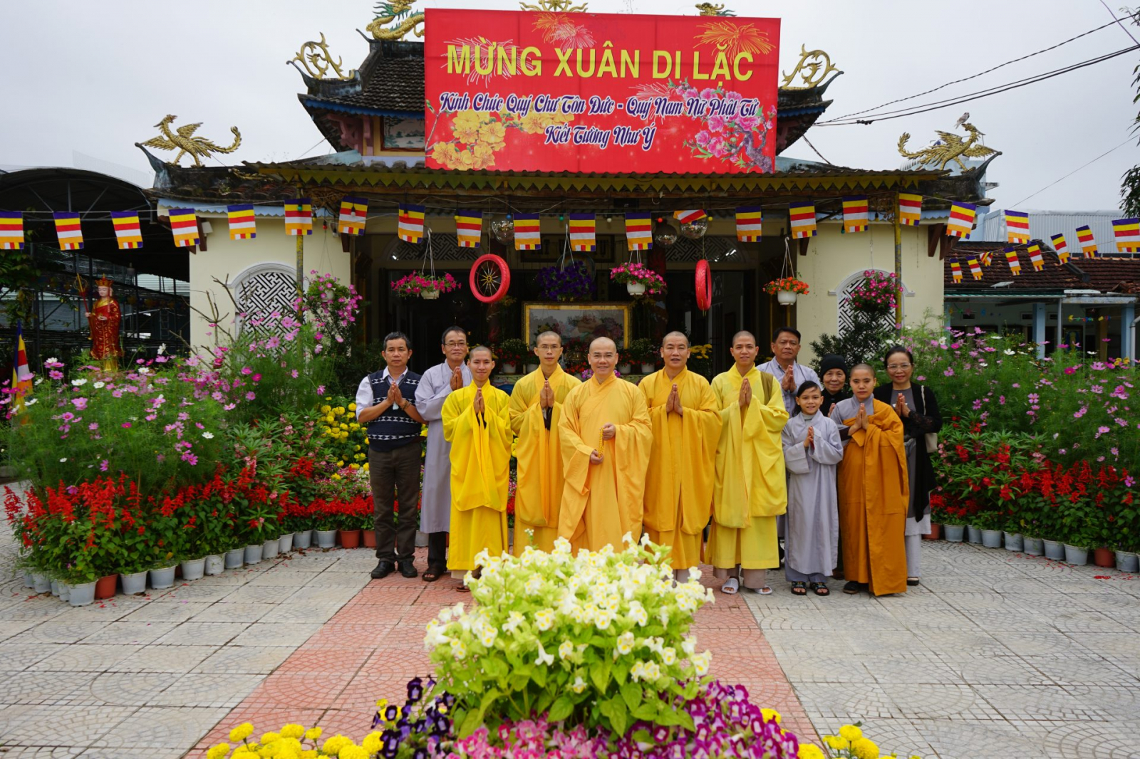 da nang  chua ba da hanh huong cung duong thap tu dau nam nham dan