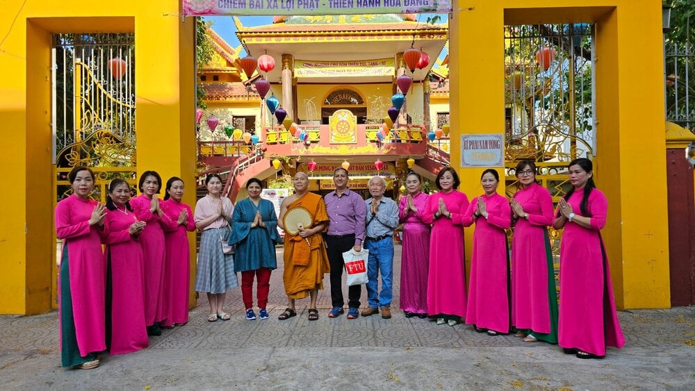 da nang  doan trung tam van hoa swami vivekananda chuc mung dai le vesak 2568 2024