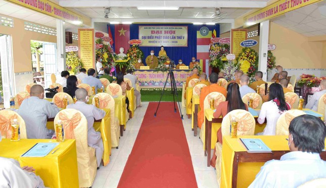 dai duc thich hue thuong tiep tuc lam truong ban tri su phat giao huyen hoa binh
