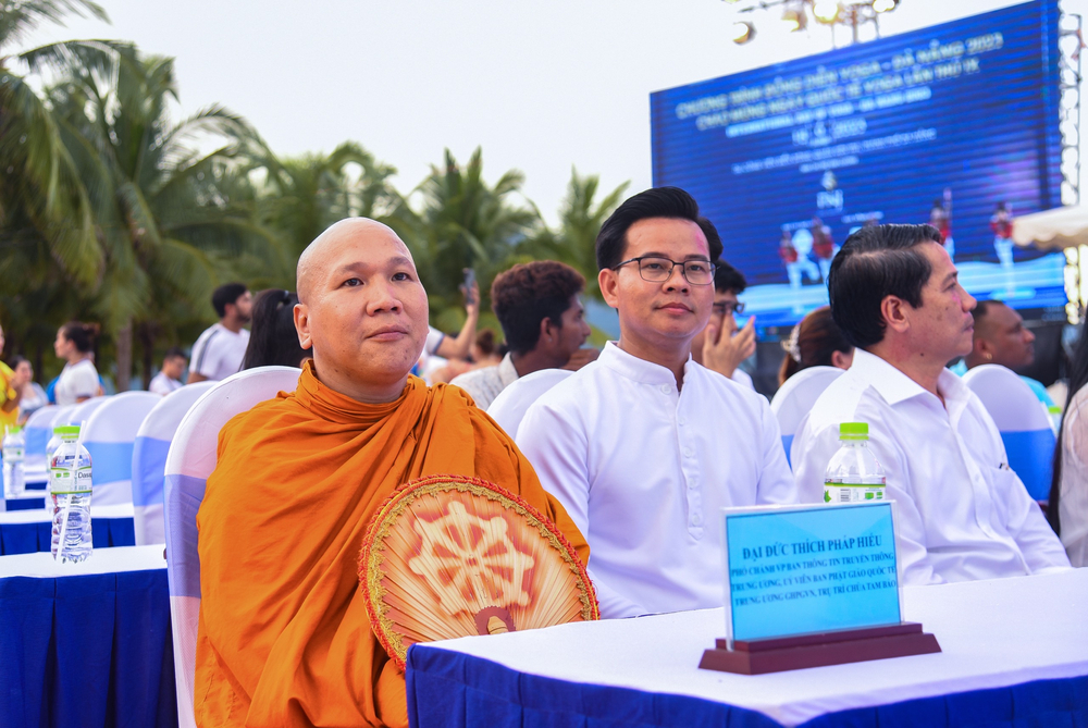 dai su quan an do tai ha noi to chuc ngay quoc te yoga tai hon 35 tinh thanh viet nam