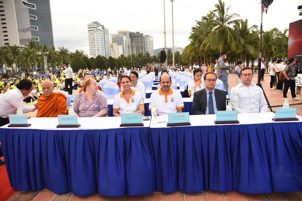dai su quan an do tai ha noi to chuc ngay quoc te yoga tai hon 35 tinh thanh viet nam