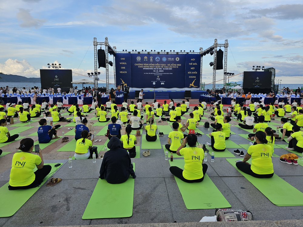 dai su quan an do tai ha noi to chuc ngay quoc te yoga tai hon 35 tinh thanh viet nam