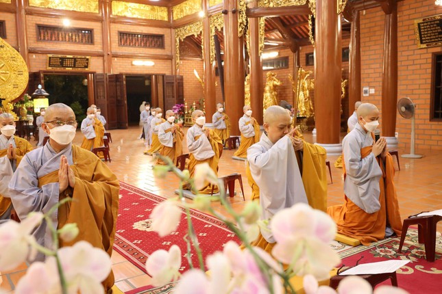 dem hoa dang via duc phat a di da tai chua thien quang