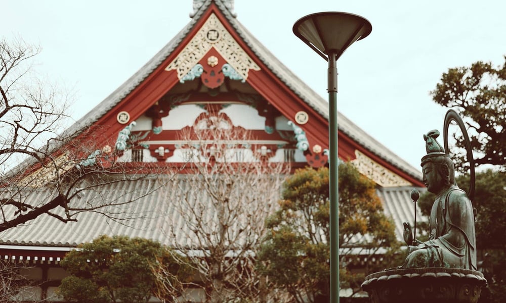 di le dau nam o ngoi chua co nhat tokyo