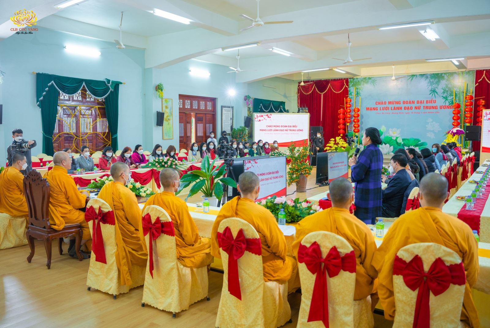 doan dai bieu mang luoi lanh dao nu tham quan chua ba vang