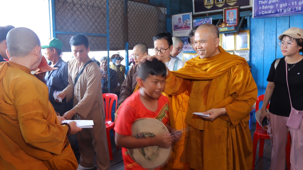 doan hanh huong he phai khat si vieng duc hoa thuong tep vong