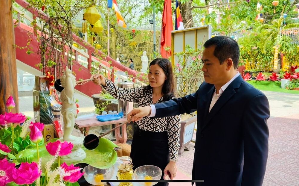 doan lien hiep cac to chuc huu nghi thanh pho da nang chuc mung phat dan tai chua tam bao