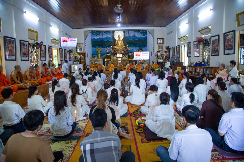 doan phat giao thai lan chua phra dhammakaya den tham chua tam bao