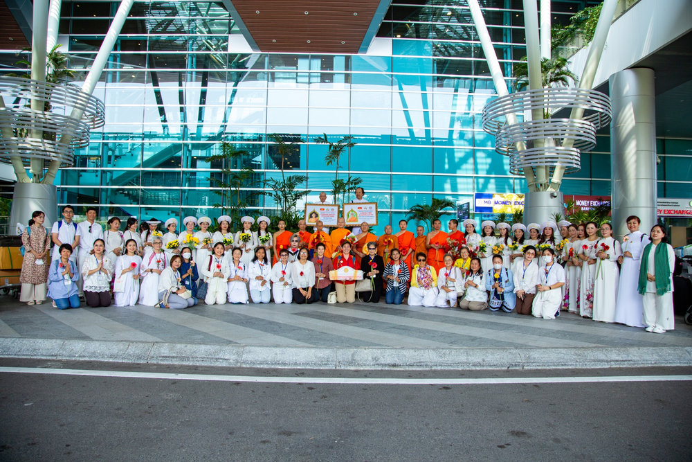 doan phat giao thai lan chua phra dhammakaya den tham chua tam bao