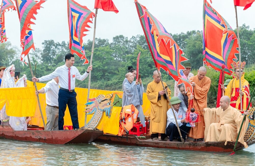 doc dao le hoi ruoc nuoc o chua   phu bao an