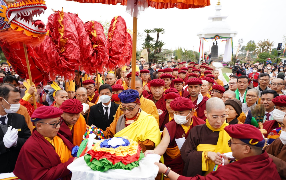 duc gyalwang drukpa khai dan phap hoi cau an dau xuan tai dai bao thap mandala tay thien