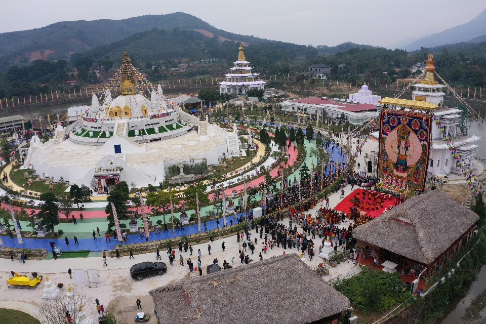 duc gyalwang drukpa khai dan phap hoi cau an dau xuan tai dai bao thap mandala tay thien