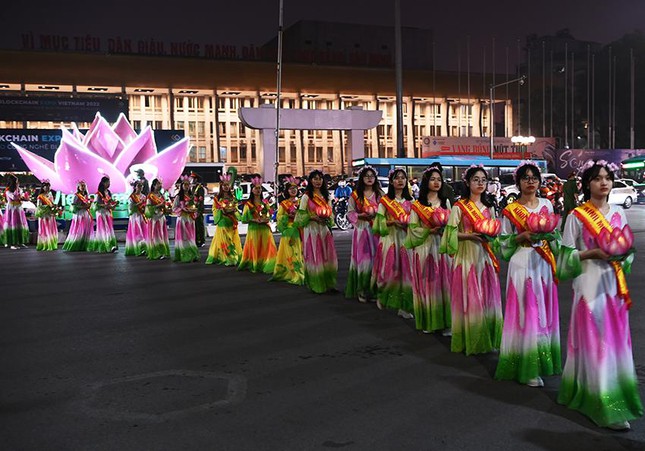 ha noi  cung ruoc xa loi phat kinh mung dai le phat dan phat lich 2566