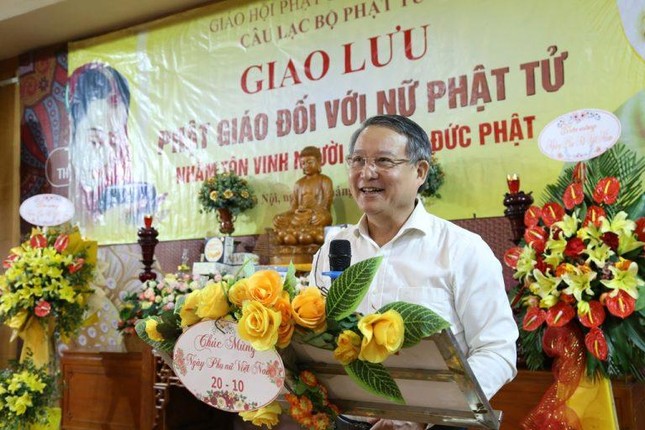 ha noi  giao luu  ??phat giao doi voi nu phat tu ?? tai chua quan su