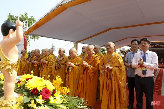 ha tinh trang trong to chuc dai le phat dan 2023 tai chua trieu son