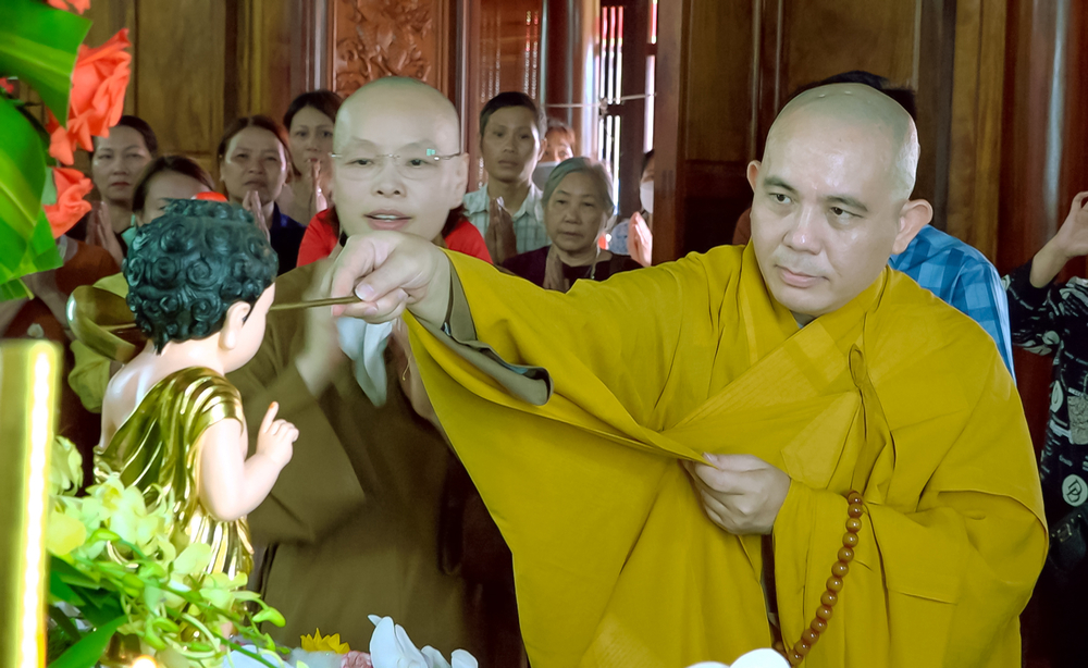 hai phong  chua truc am to chuc dai le phat dan pl 2566 voi nhieu hoat dong y nghia