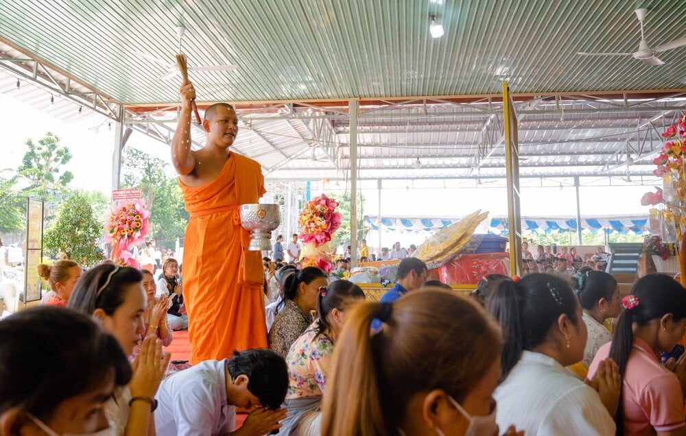 hang ngan nguoi du le dang y kathina o chua tong kim quang