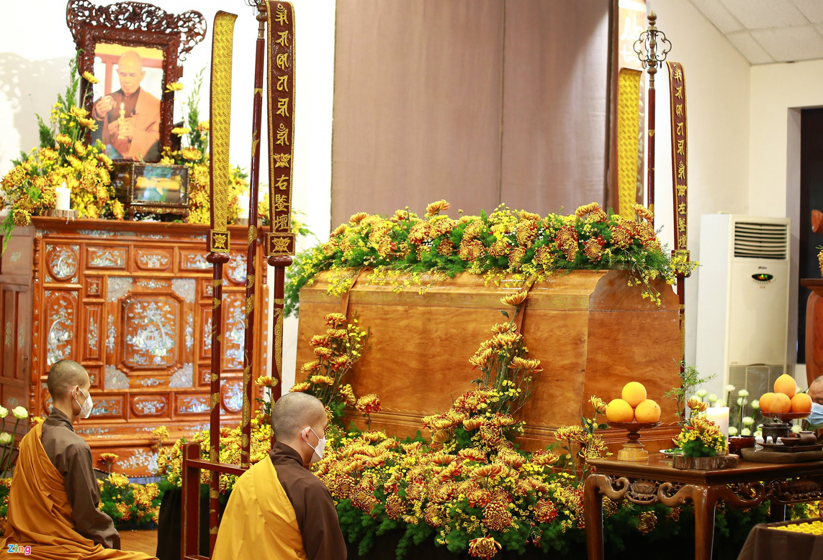 hang tram nguoi den vieng thien su thich nhat hanh