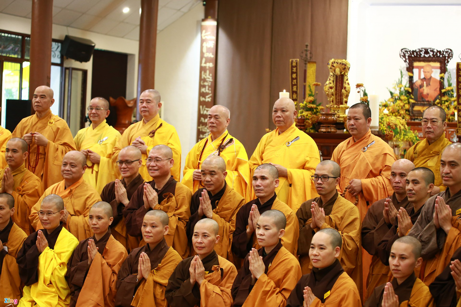 hang tram nguoi den vieng thien su thich nhat hanh