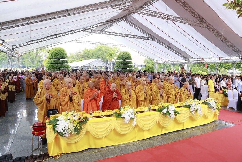 hang van phat tu ca nuoc ve du dai le cau sieu tuong niem anh hung liet si tai dien bien