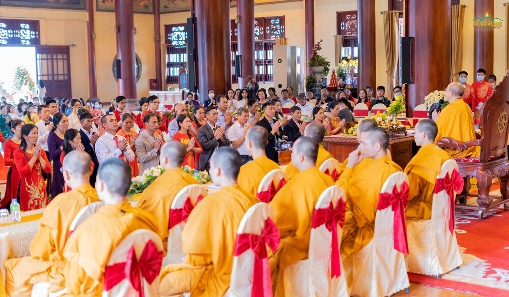hanh phuc trao dang trong le hang thuan tai chua ba vang