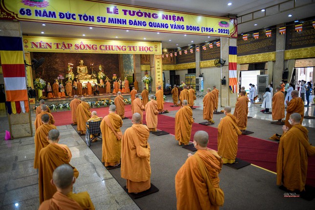 he phai khat si to chuc le tuong niem 68 nam to su minh dang quang vang bong