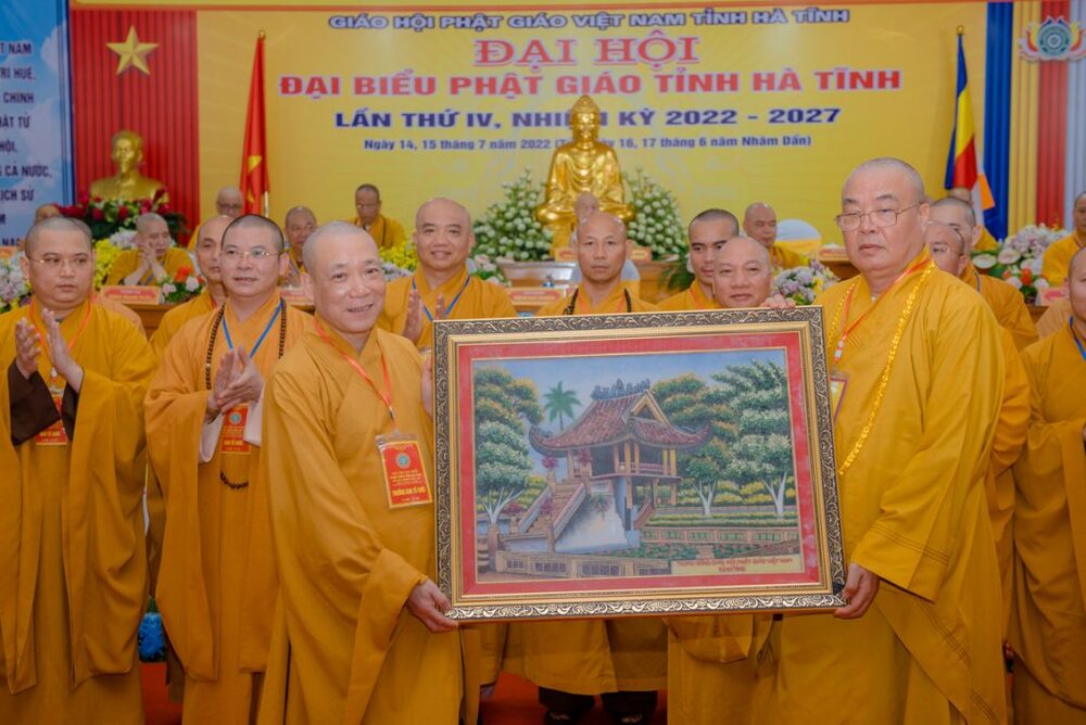 hoa thuong chu tich khang dinh phat giao ha tinh da va dang tren da phat trien vung manh