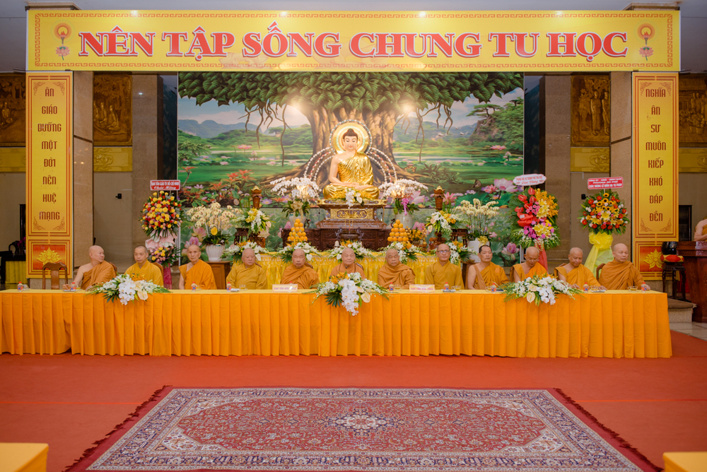 hoa thuong chu tich sach tan hanh gia an cu he phai khat si