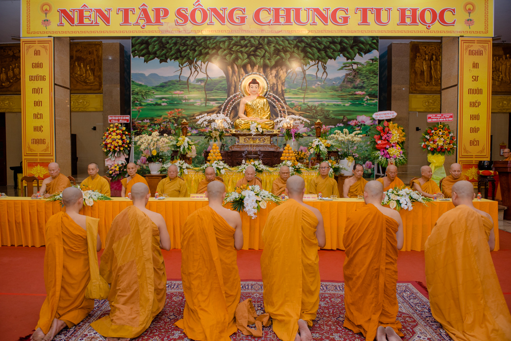 hoa thuong chu tich sach tan hanh gia an cu he phai khat si