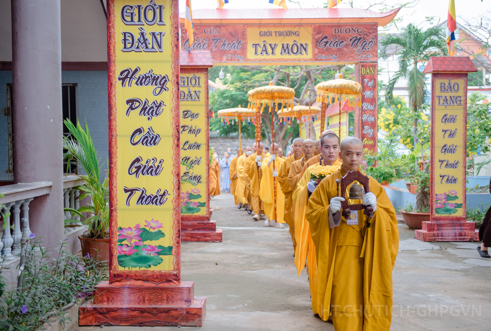 hoa thuong thich thien nhon duong vi dan dau hoa thuong dai gioi dan bao tang