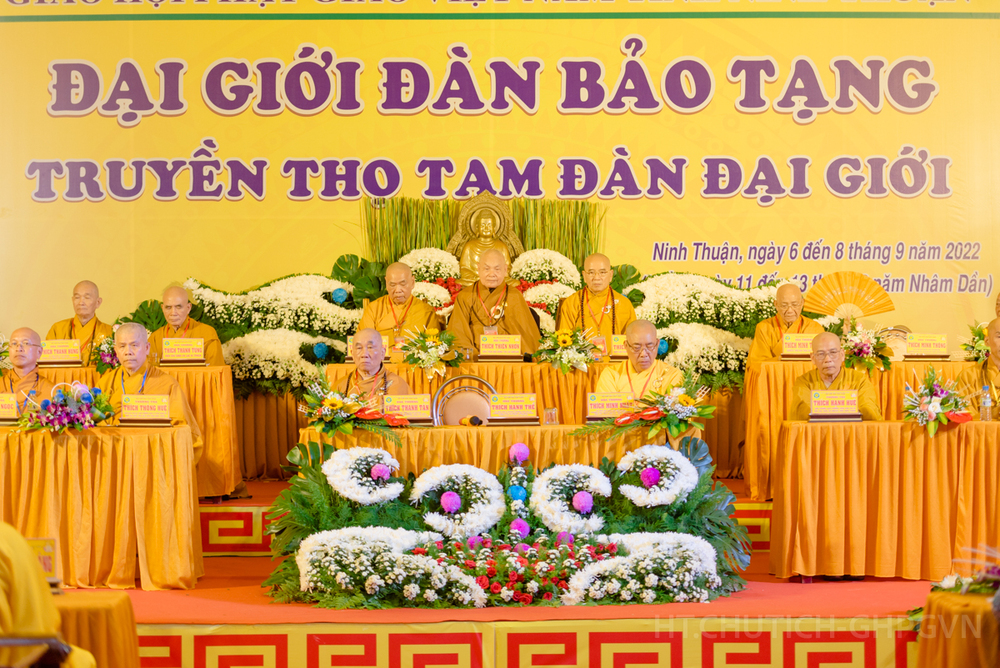 hoa thuong thich thien nhon duong vi dan dau hoa thuong dai gioi dan bao tang